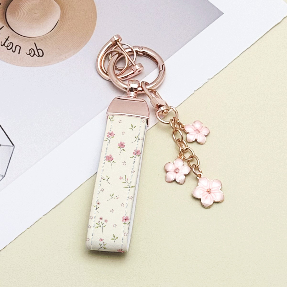 E-shop 1 Elegantes bedrucktes PU-Leder-Schlüsselband mit rostfreiem Zinklegierungsring Anhänger – Stilvolles Damenmode-Accessoire, geeignet für