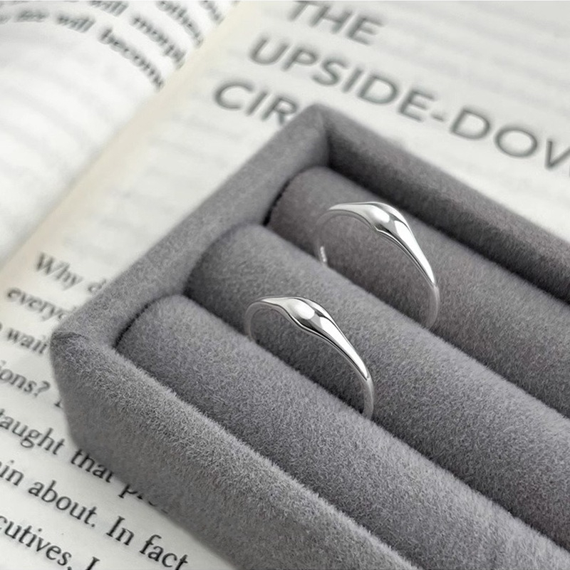 Fashionable and Minimalist Geometric Polka Dot Open-adjustable Ring for Women, with a Design-conscious Plain Hoop, Versatile for Daily Wear, Trendy and Elegant, Teardrop-shaped Gift