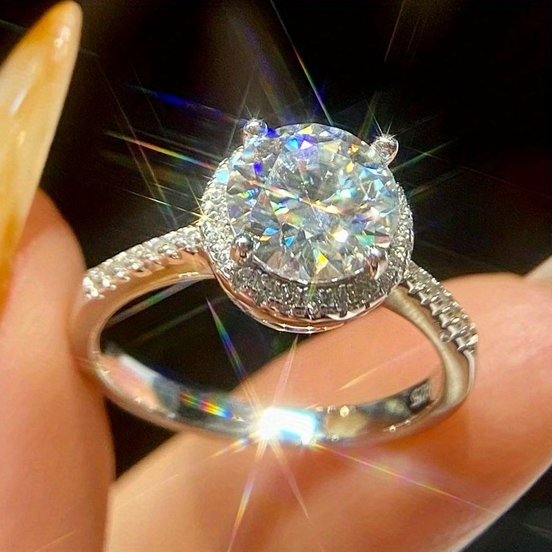 2 Carat S925 Round Moissanite Ring - Opulent and Elegant Style