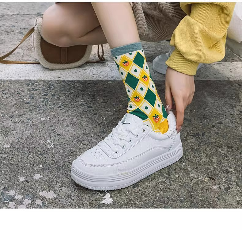 5 paires de chaussettes longues pour femmes avec impression de  , décontractées et polyvalentes,  , en   polyester (97%) et spandex (3%), chaussettes sportives, lavables à   - poids du tissu 237g/m² détails 4