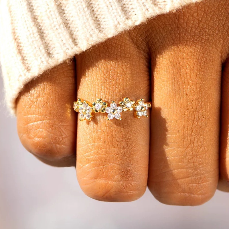 Women's Elegant Plated Flower Ring with Synthetic Zirconia