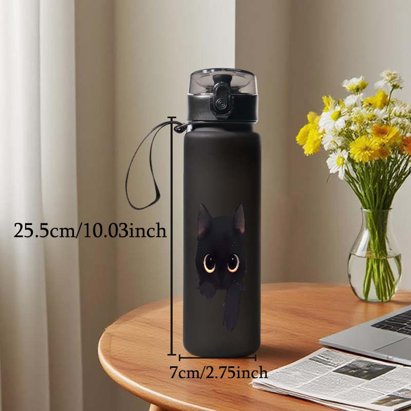 750ml/25.4oz Bouteille de voyage en forme de visage de chat noir - Design de chat mignon avec des yeux expressifs, couvercle étanche et boucle de transport - Tasse en PC durable pour le bureau, le camping, les cadeaux de remise des diplômes - Parfait pour les amateurs de chats et l'utilisation quotidienne, Bouteille d'eau de chat noir, Tasse de voyage à café