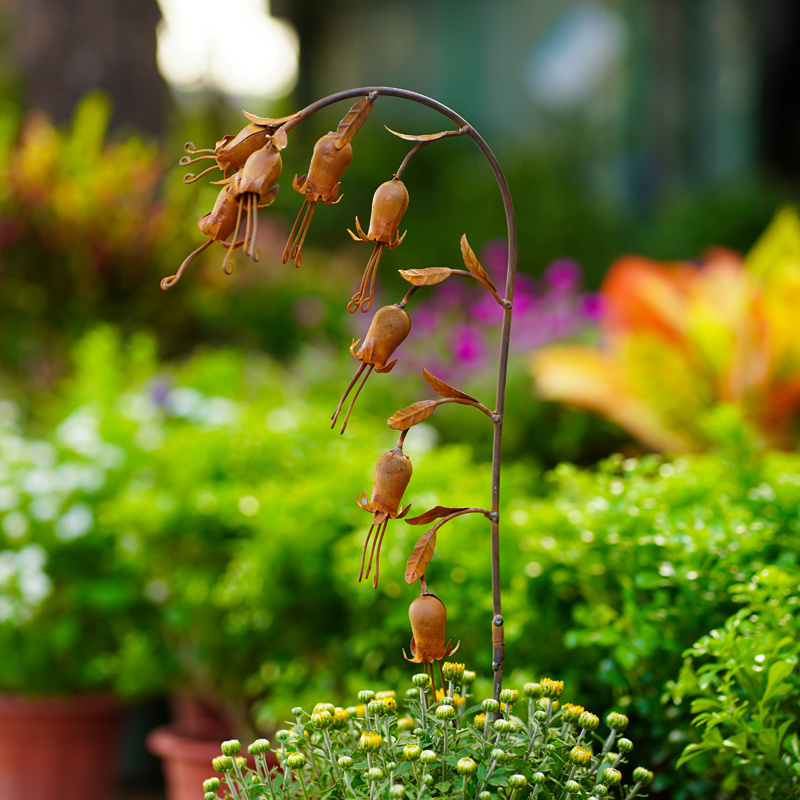 1pc Lily Of The Valley Shaped Metal Ground Plug, Garden Decoration Lawn Ornament Outdoor Courtyard Dynamic Wind Chime, Flower Pot Decoration Gift For Her