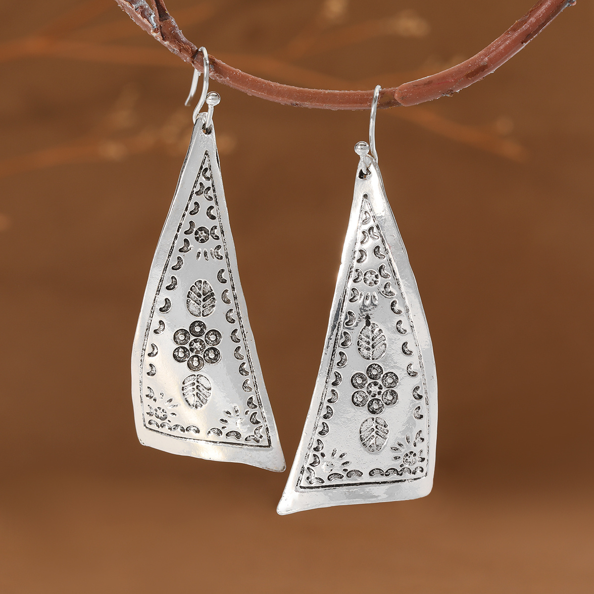 TEMU Vintage Distressed Fan-shaped Floral Embossed Ethnic Style Carved Pendant Women's Earrings, Versatile Accessory For Daily , Casual, And Vacation