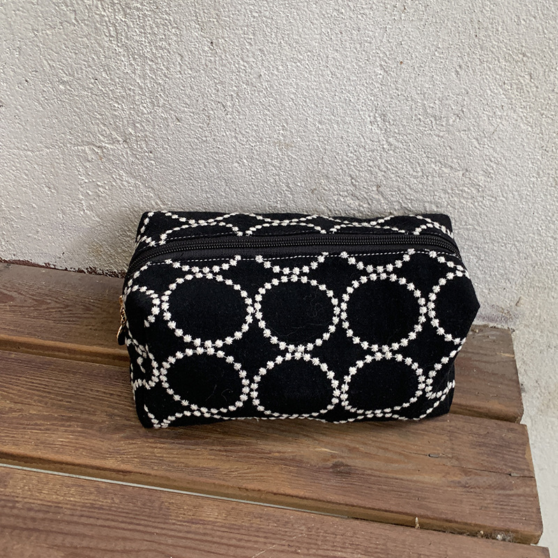 TEMU 【大容量】刺繍入りメイクアップバッグ - 海外での使用にも最適、ギフトにも最適。口紅やデータケーブルなどの収納にも。