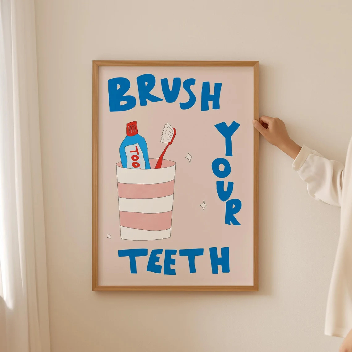 E-shop 2D Flach, 2D Flach, . Wanddekoration, ein Retro-Poster mit bezaubernden Toilettenartikeln, ein Leinwandgemälde einer rosa und blauen Zahnbürste,