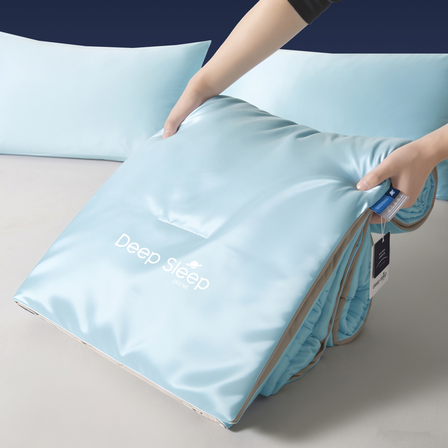 A Cooling Cotton Summer Quilt with Constant Temperature Control for Deep Sleep, an Air-conditioned Summer Quilt for Home Use, a Lightweight Quilt