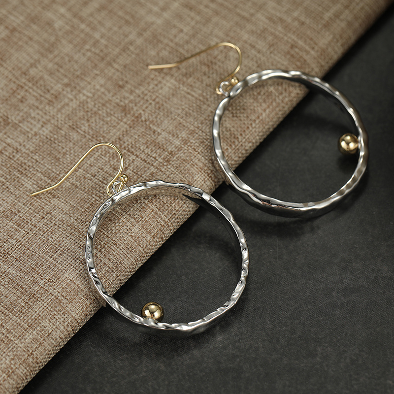 Women's Retro Hammer Patterned Circle Design Earrings, Luxurious Charm