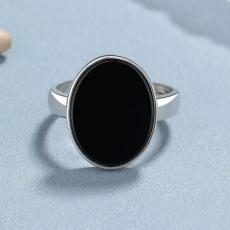 Single 925 Oval Ring For Women, Fashionable And Simple, Versatile And Suitable For . An Elegant Hand Accessory In A .