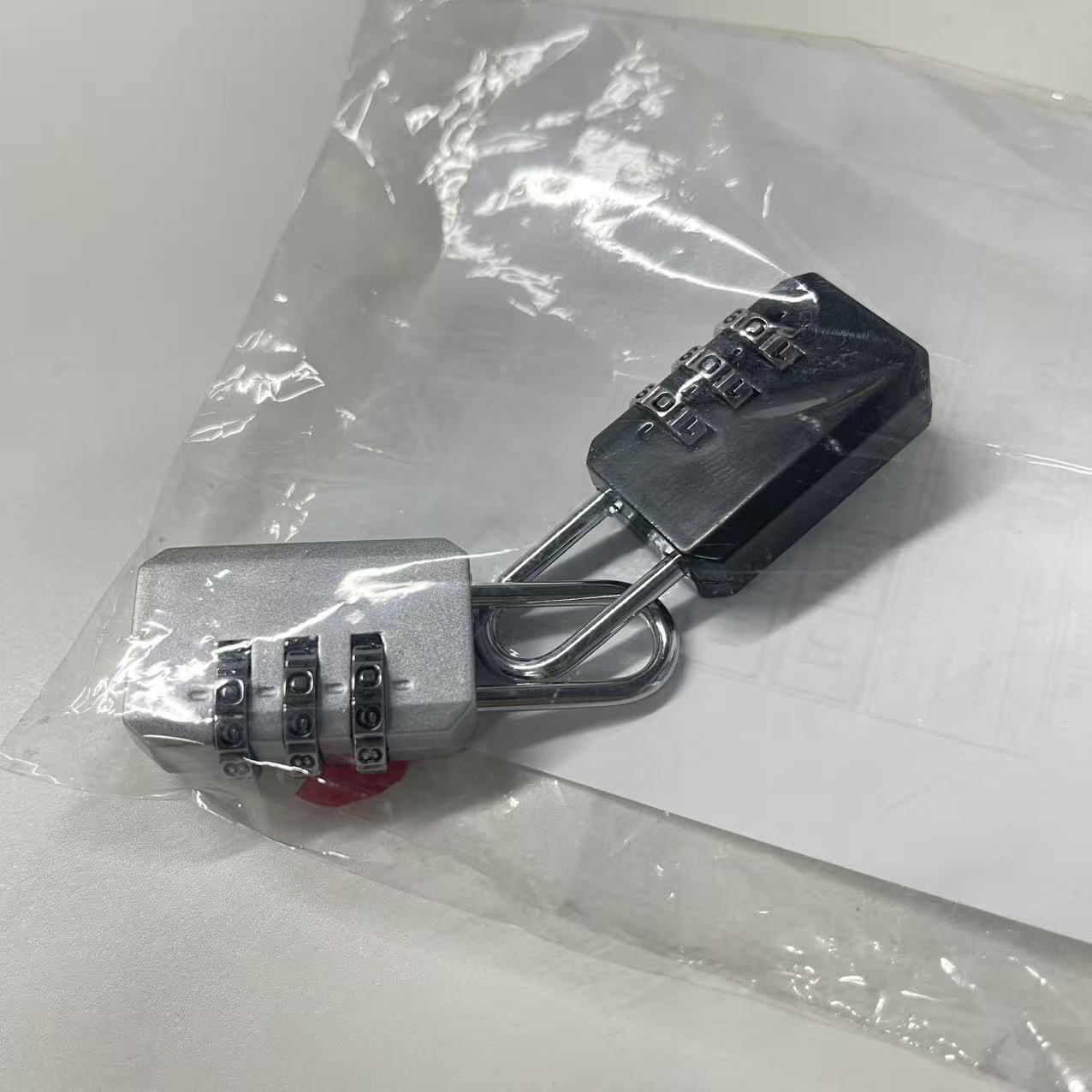 TEMU Lot de 2 cadenas à combinaison professionnels, cadenas pour valise, cadenas clé à 3 chiffres faciles à lire pour casier de rangement, convient