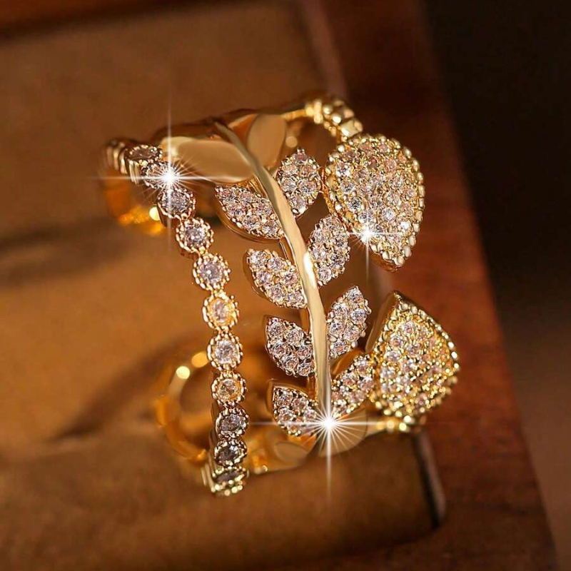 Women's Open-Ring with Hollow-out Pattern and Synthetic Zirconia