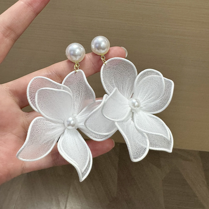 white flower earrings sold on Temu Canada
