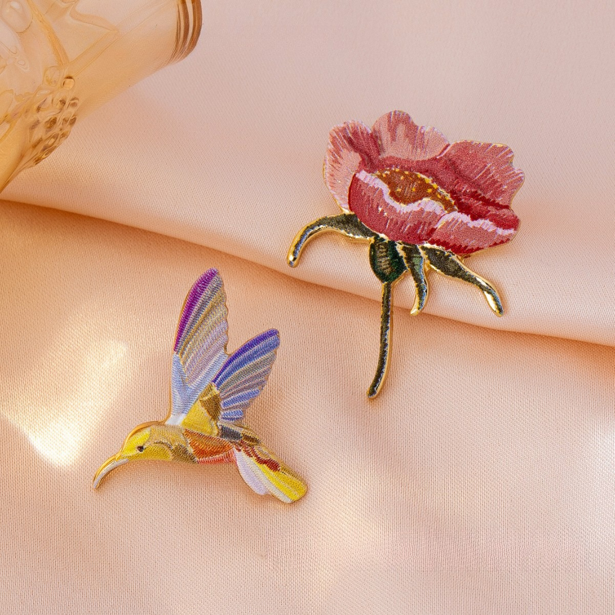 TEMU Pendientes de oreja coloridos y modernos con bordado de , diseño de y flor, diseño de lujo premium para mujer, joyería de oreja 3D