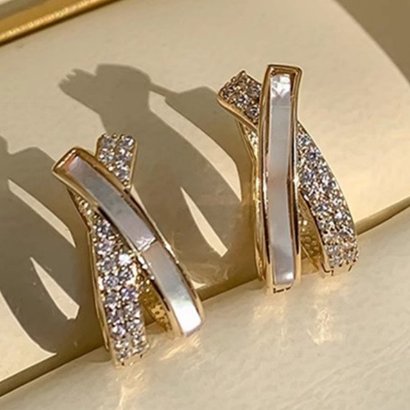 E-shop 1 Paar Exquisite Eingefasste Glänzende Zirkonia Ohrringe Elegante Emaille Goldene Ohrringe für Damen Tägliche Feiertags-Ohrringe Charm Schmuck
