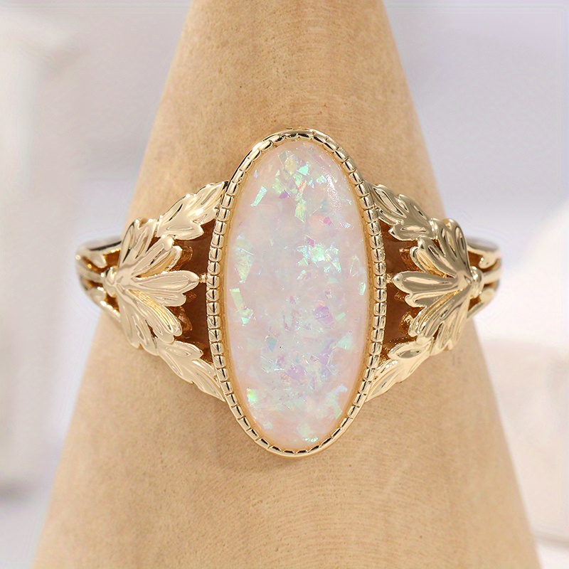 Women's Flower Carved Hollow Ring — Fashionable Design