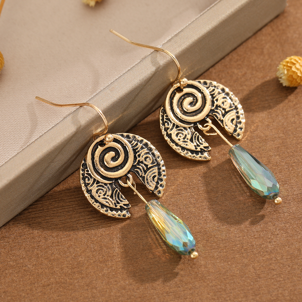 TEMU Pendientes de mujer de estilo lujoso con placa semicircular con de de media luna y colgante de circonita sintética de , adecuados para fiestas y