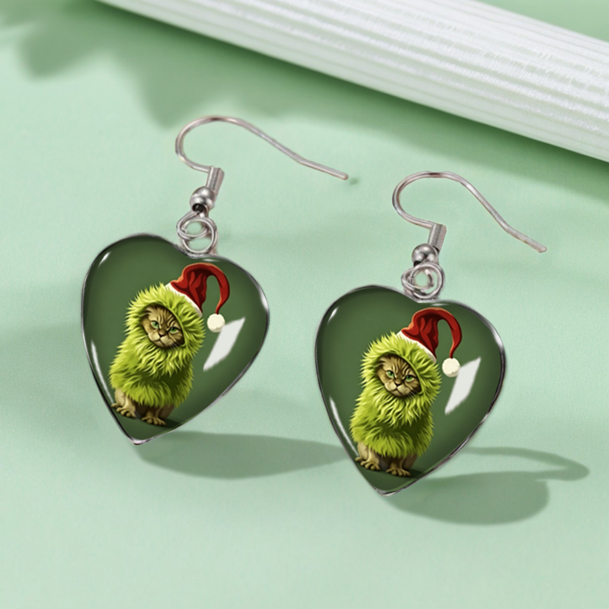 TEMU 1 Pair Green Christmas Kitten Pattern Heart-shaped Earrings, Christmas Unisex Decorative Earrings, Without Battery
