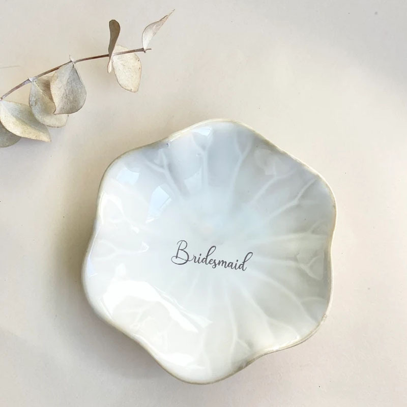 E-shop Personalisierte, lasergravierte Keramik-Schmuckschale – Name//Text, geeignet für Brautjungfer/Braut, florale Hochzeitsschale mit Ringhalter,