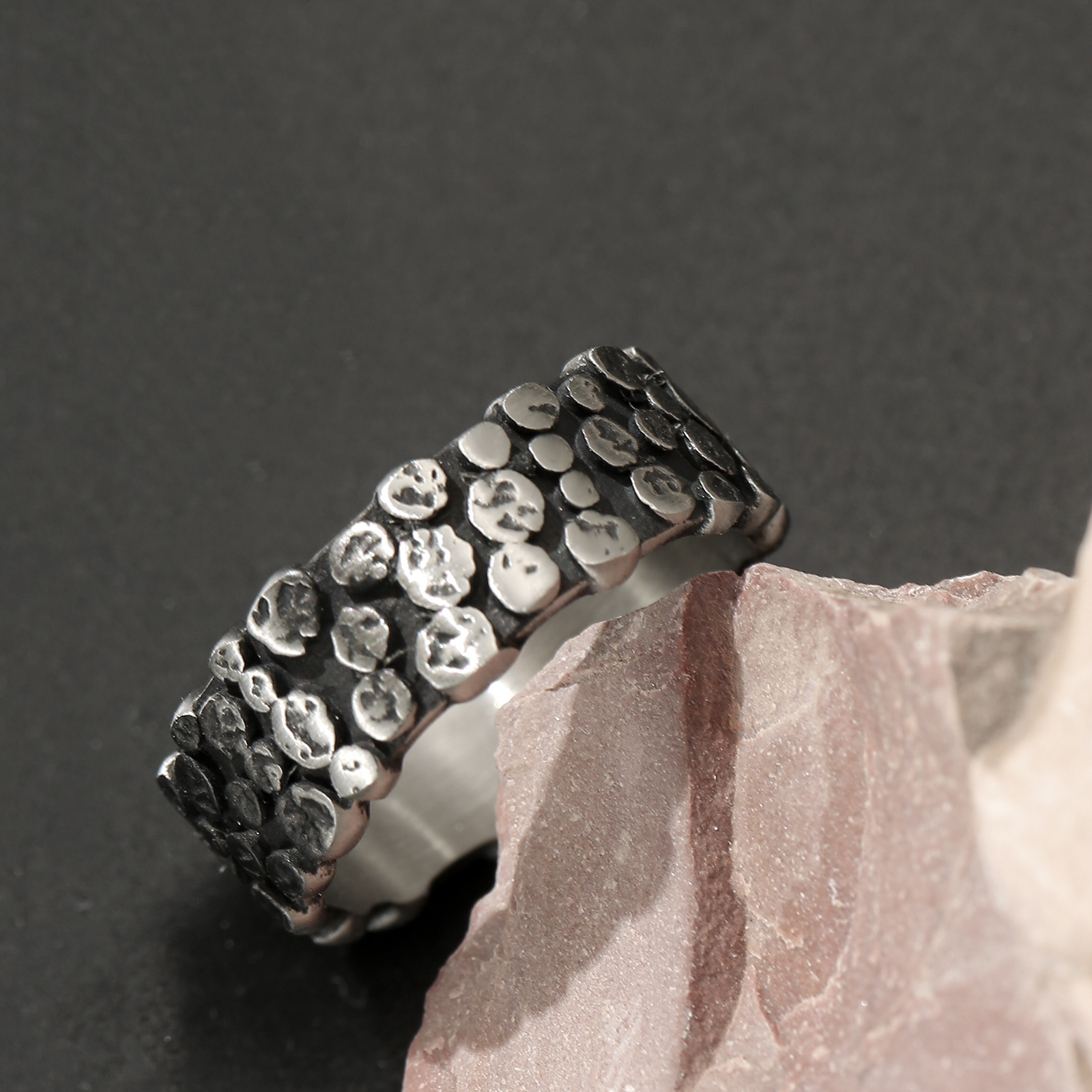 Image of 1pc Vintage Silvery Meteorite Textured Ring Made Of 304l 304l Stainless Steel, Designed As A Wide Band For Men, Perfect As A Gift Style, Without Battery