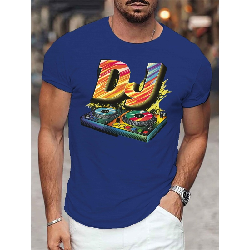 

1pc T-shirt décontracté à col rond pour homme avec DJ géométrique et imprimé mixeur, tissu en polyester légèrement extensible, coupe standard pour adultes.