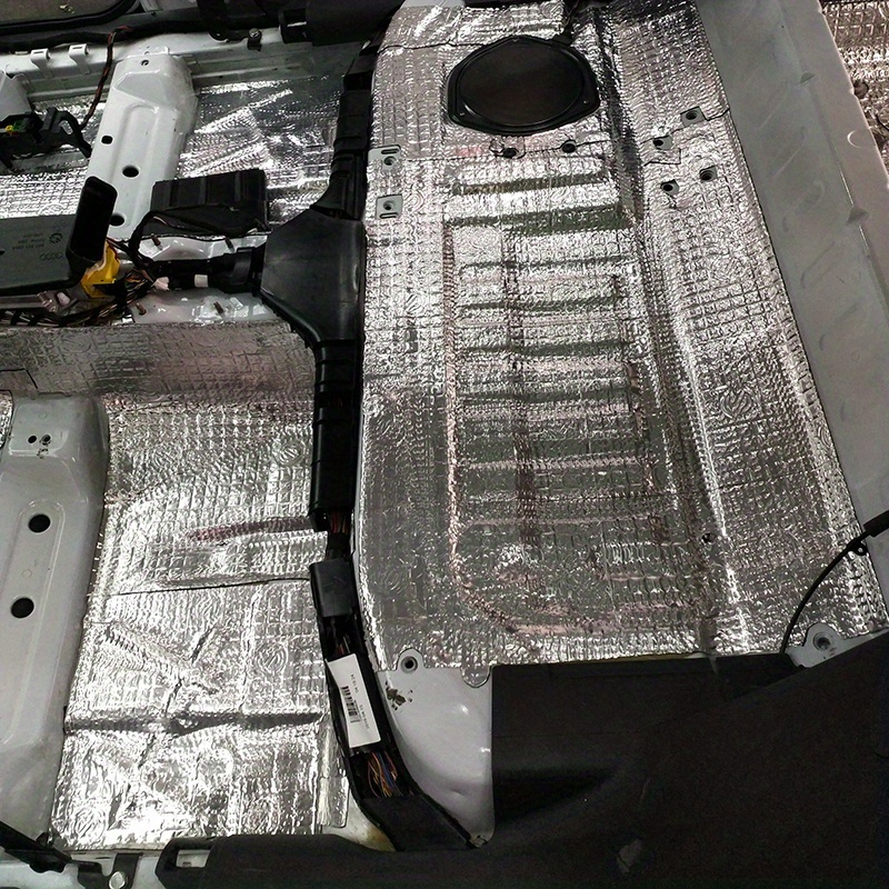 голема 500x50x1cm (78.74x19.69x0.039/5mm/7mm/10mm дебелина) звучноизолациона и термоизолациона плоча за автомобил - тешка затворена ќелија пена за капак на мотор, врати, кров, подови, ѕидови, барјера против бучава и топлина Детали за производот 3
