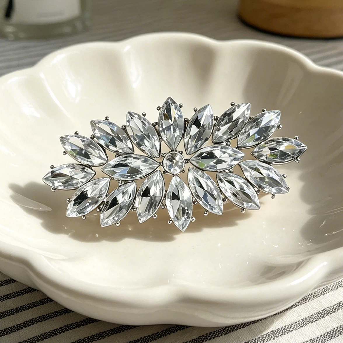 TEMU Broche de 1 pieza con diseño de moda y elegante - Broche exquisito para ocasiones y formales, para uso diario, un accesorio elegante adecuado