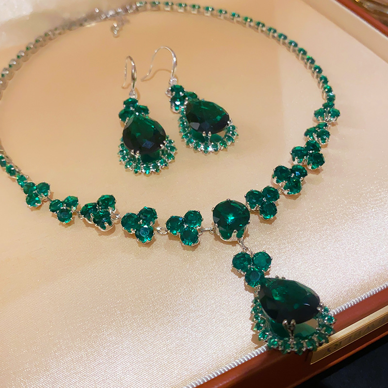 TEMU This Set Of 2 Vintage Court-style Green Water Drop Earrings And Necklace Is Perfect For Women's Jewelry, Ideal For Parties, Banquets, Holidays, And As A Birthday Gift