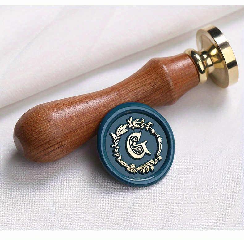 1 Set Wax Seal Stamp Wreath Letter Metal Seal Head+Rosewood Handle, 26 English Letter Fire Paint Seal, Suitable for Wedding Invitations, Envelope Cards, Gift Packaging, Scrapbooks