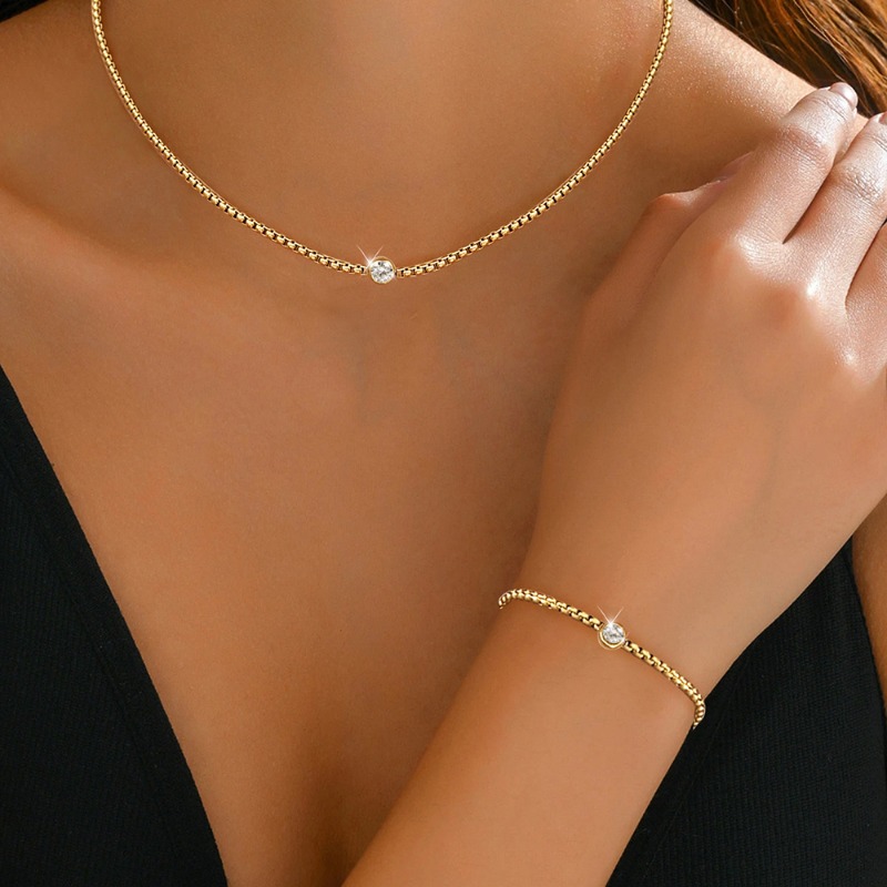 E-shop Hochwertiges, hypoallergenes Choker- & Armband-Set aus Edelstahl mit Cubic Zirkonia für Damen, 18K vergoldenet, anoxidierend, elegante,