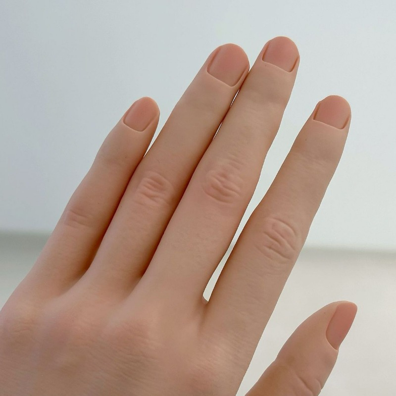 flexible plastic finger model for practicing nail art featuring a soft adjustable design that simulates skin for manicure training Product details 1