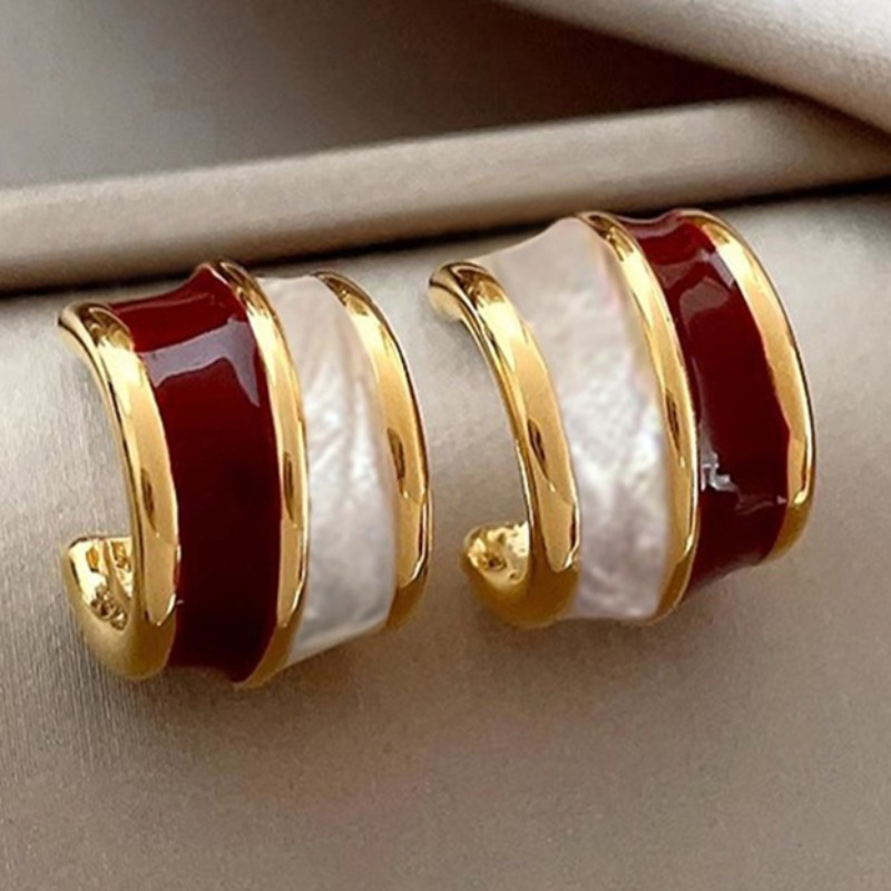 Image of 1 Pair Exquisite Vintage Dark Red And White Enamel 2 Tone Ear Studs For Women Autumn And Winter Daily Casual Wear Party Banquets Temperament Earring Jewelry Sweater Additions