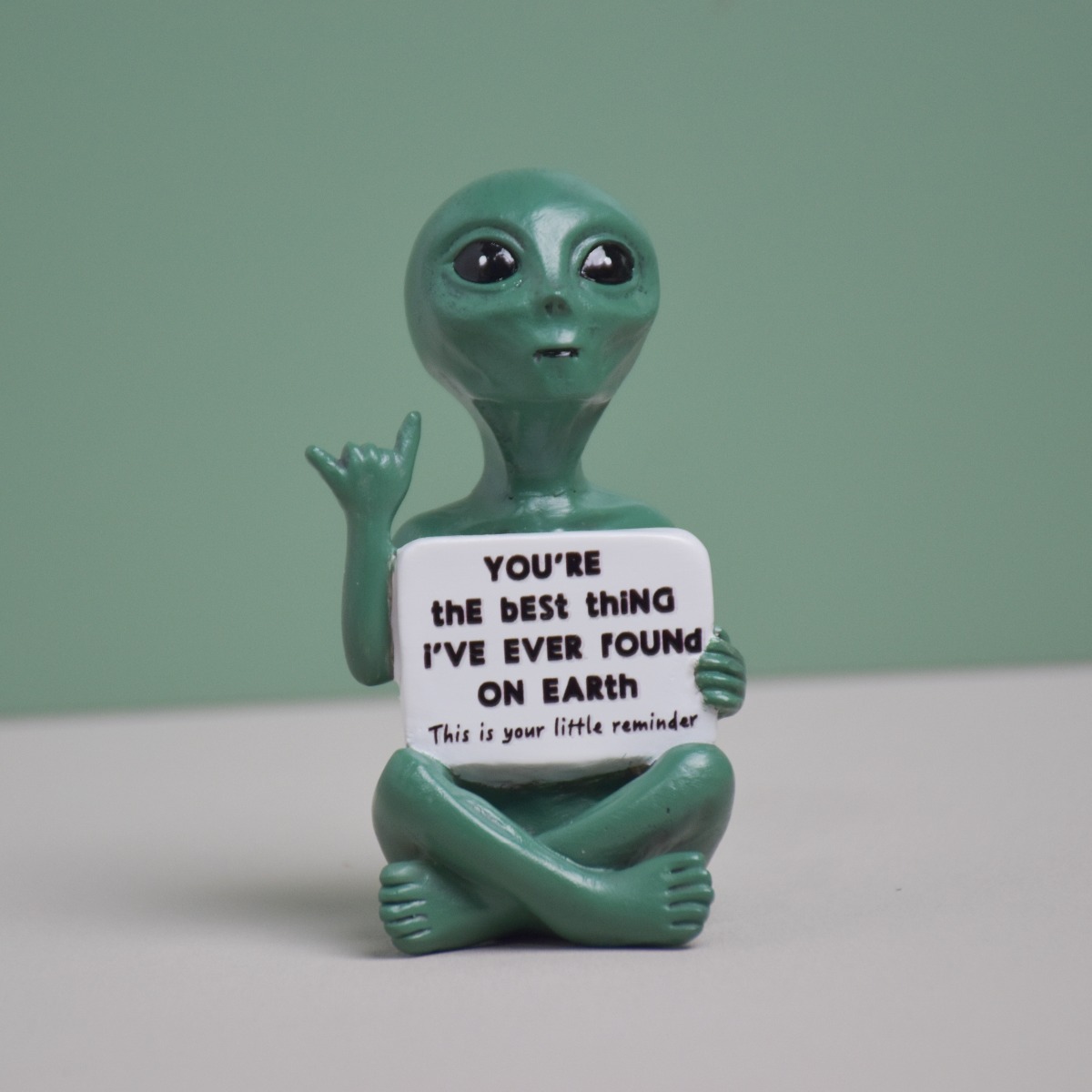 TEMU 1pc Green Figurine Statue "you're The Best Thing " - Cute Resin Collectible Suitable For Mom, Graduation Gift, / Decor, Funny Extraterrestrial