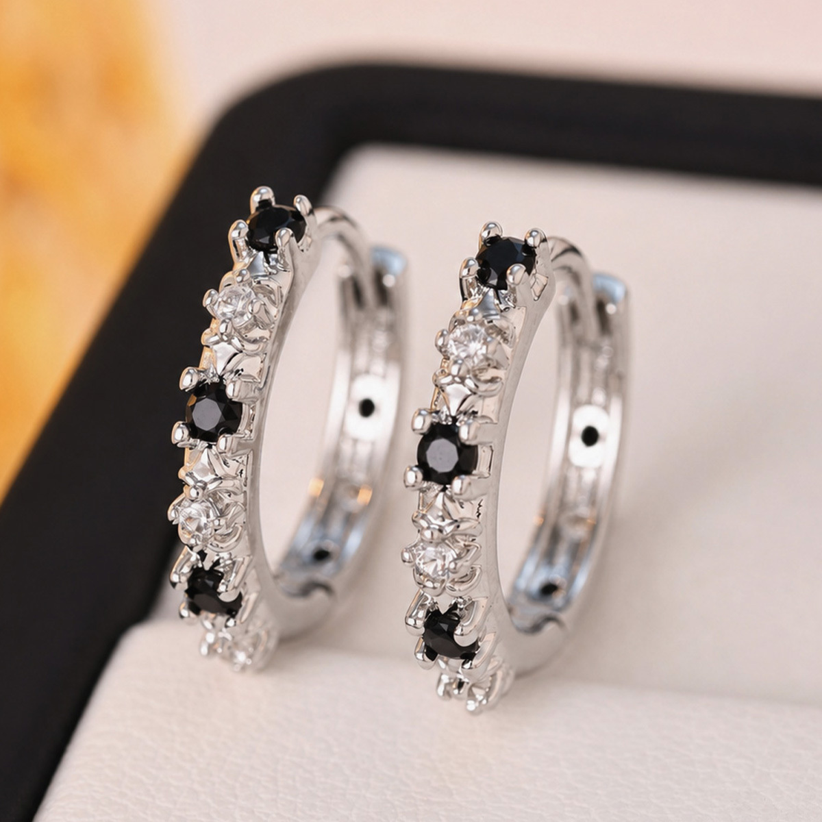 Women's Geometric Black and White Synthetic Zirconia Stud Earrings