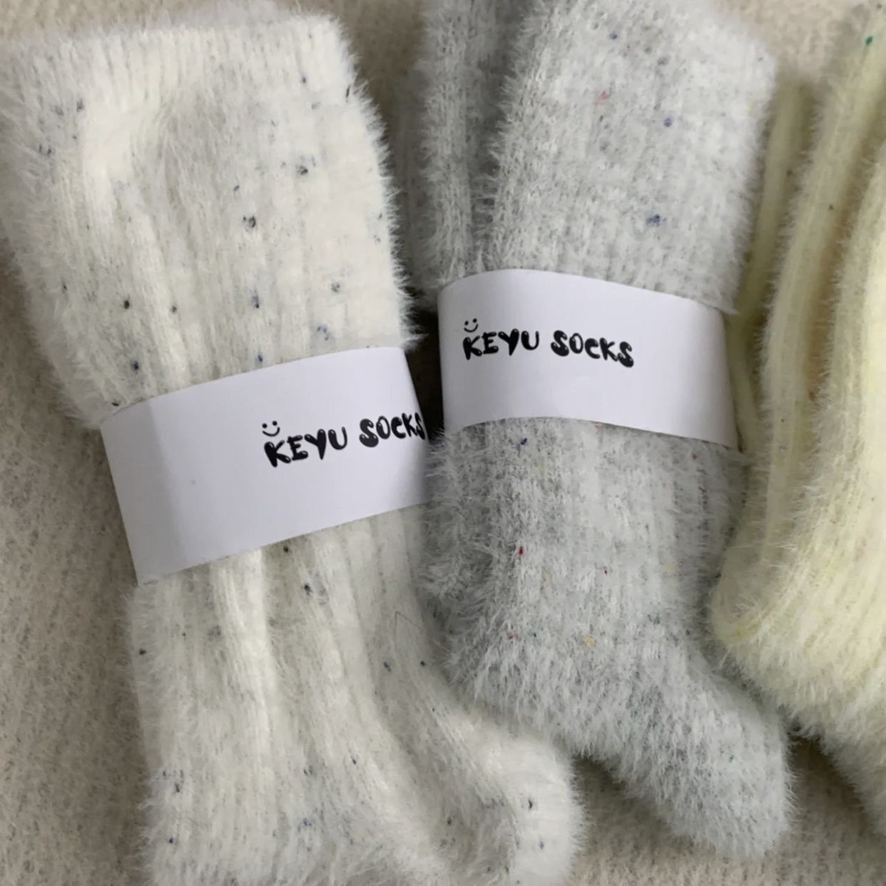 

5 Pairs Women's Knit Polyester Socks, 95% Polyester 5% Spandex, Solid Yarn Plush, Mid-calf Length, Warm And Trendy For Autumn And Winter