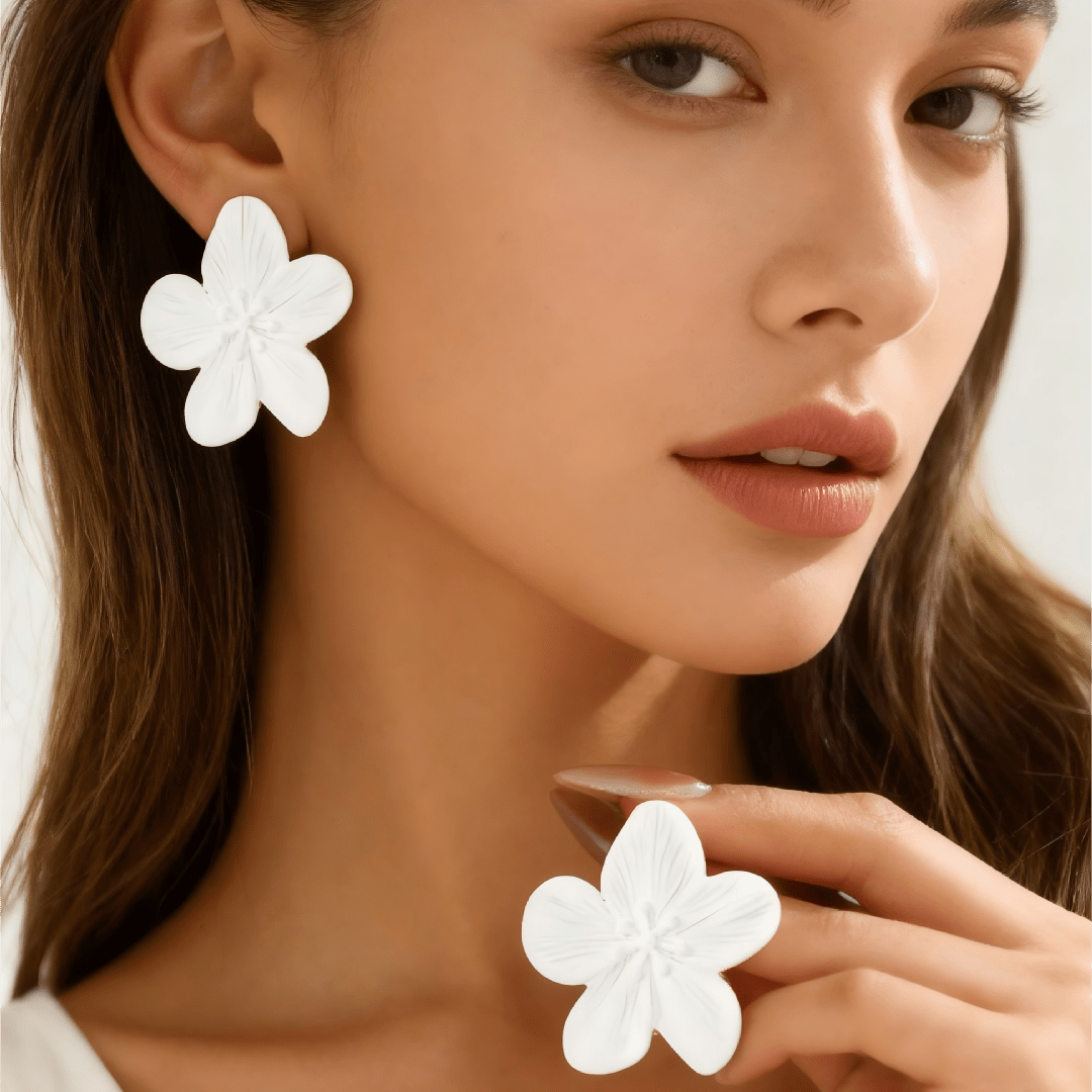A Pair Of Bohemian Style Alloy White Flower Earrings, Wear Or Vacations, Ideal As New Year Or Birthday Gifts