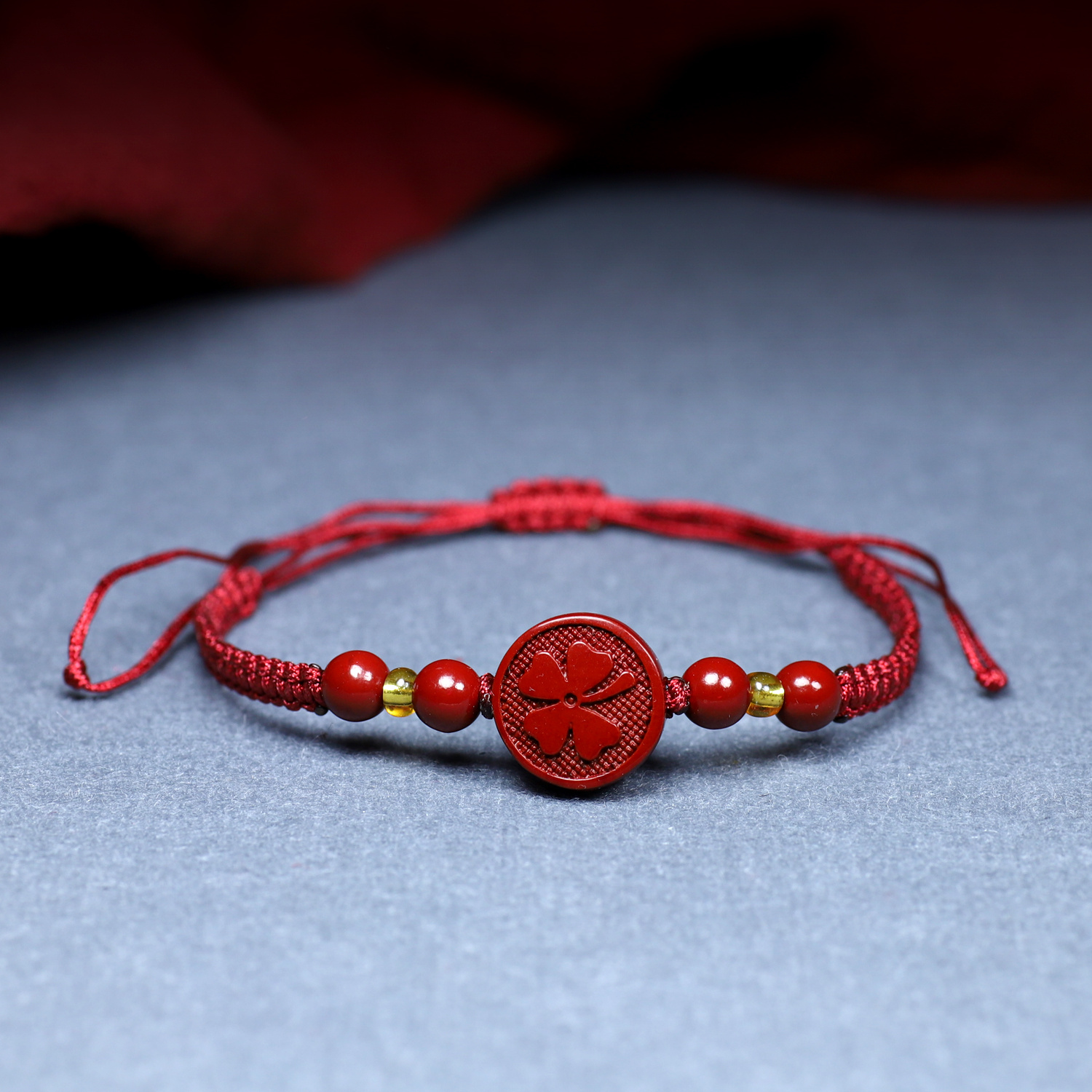 TEMU Handcrafted Bracelet Made Of Clover, Elegant And Unique For Men And Women, A And Luxurious Gift For Celebrating Holidays