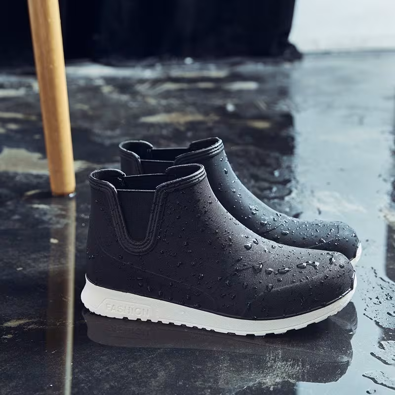 unique couples rain boots that are waterproof and slip resistant suitable for couples and families Product details 5