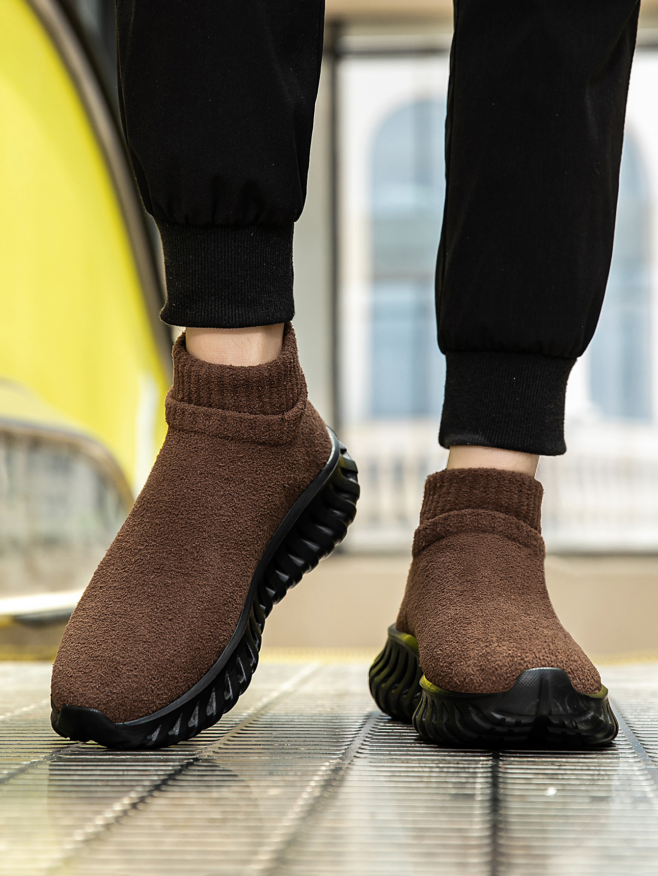 2025 New Autumn And Winter Thick Warm Men'S Fashionable Versatile High-Top Casual Shoes, Lightweight And Comfortable Sports Shoes