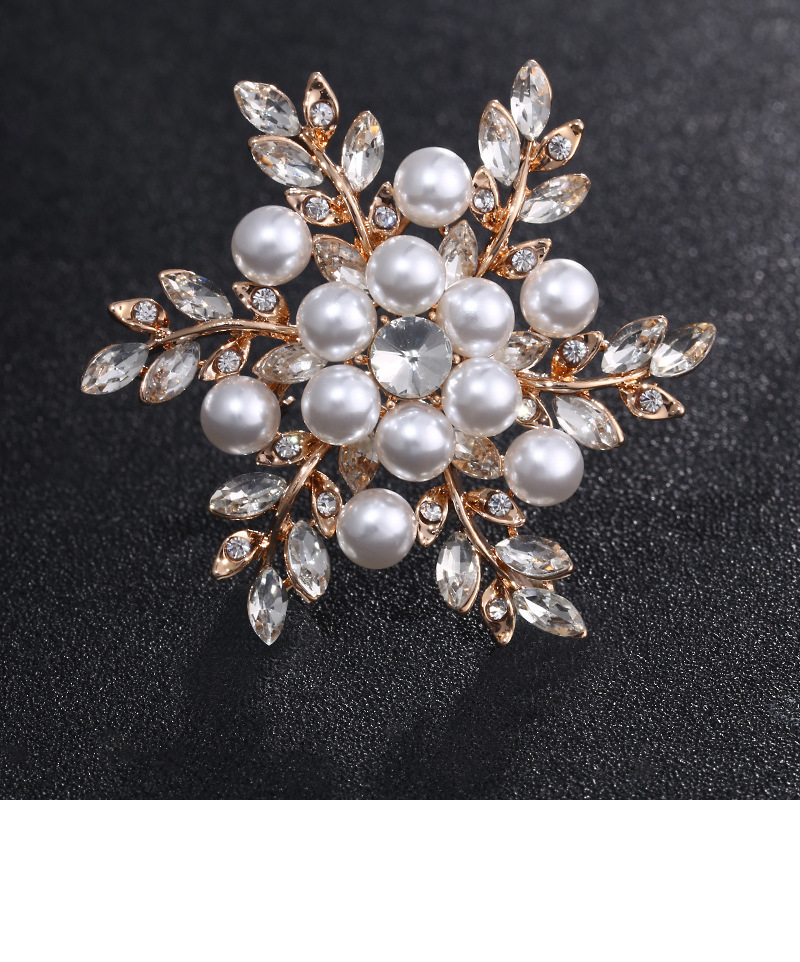 elegant women men high end snowflake crystal badges brooch fashion exquisite unisex christmas festival pin jewelry details 3