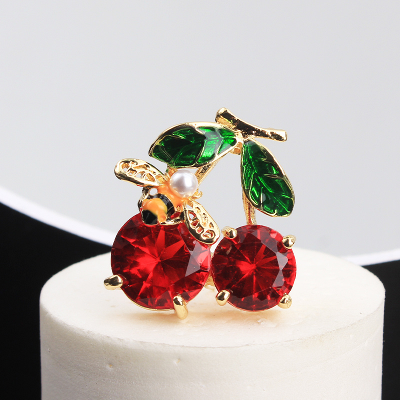 

Personality, , -end , Brooch