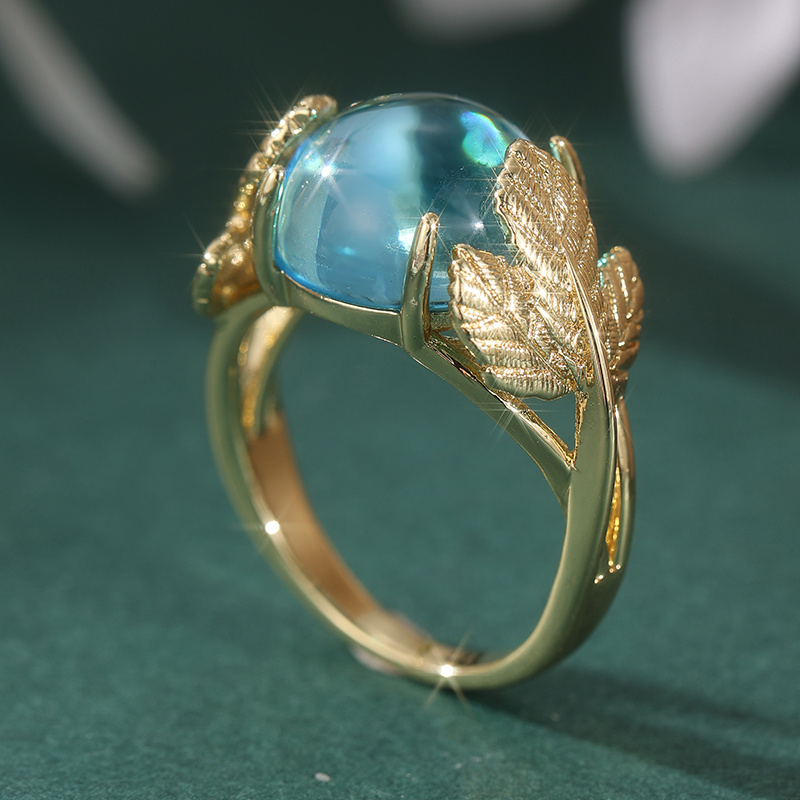 Women's Retro Elegance Hand-Carved Golden Leaf Design Ring