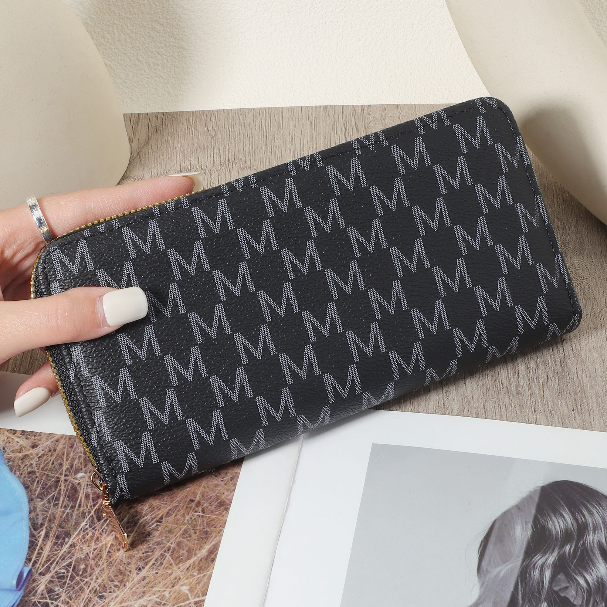 TEMU A Women's Wallet Featuring A Long Design With An , Is A Versatile Zippered Wallet With Multiple Card Slots, Of Accommodating Small Phones, Ideal
