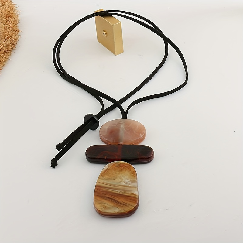G Shape Pendant Necklace with Tortoiseshell Resin