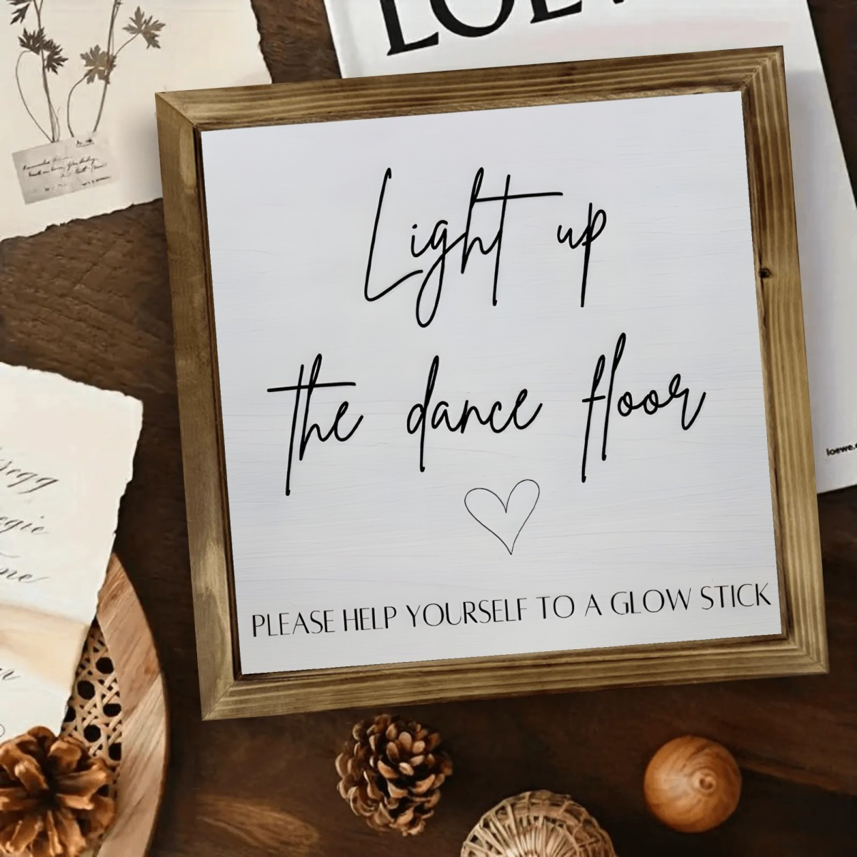 TEMU Panneau de mariage en bois 8X8 pouces de style rétro avec la "Light Up " - avec police manuscrite noire et illustrations de bâtons lumineux -