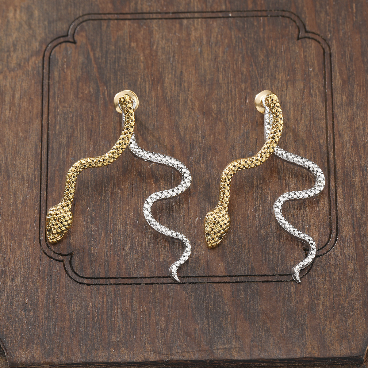TEMU Una opción para regalos de y celebraciones. aretes colgantes minimalistas y con cabeza y de serpiente son ideales para uso nocturno y ocasiones