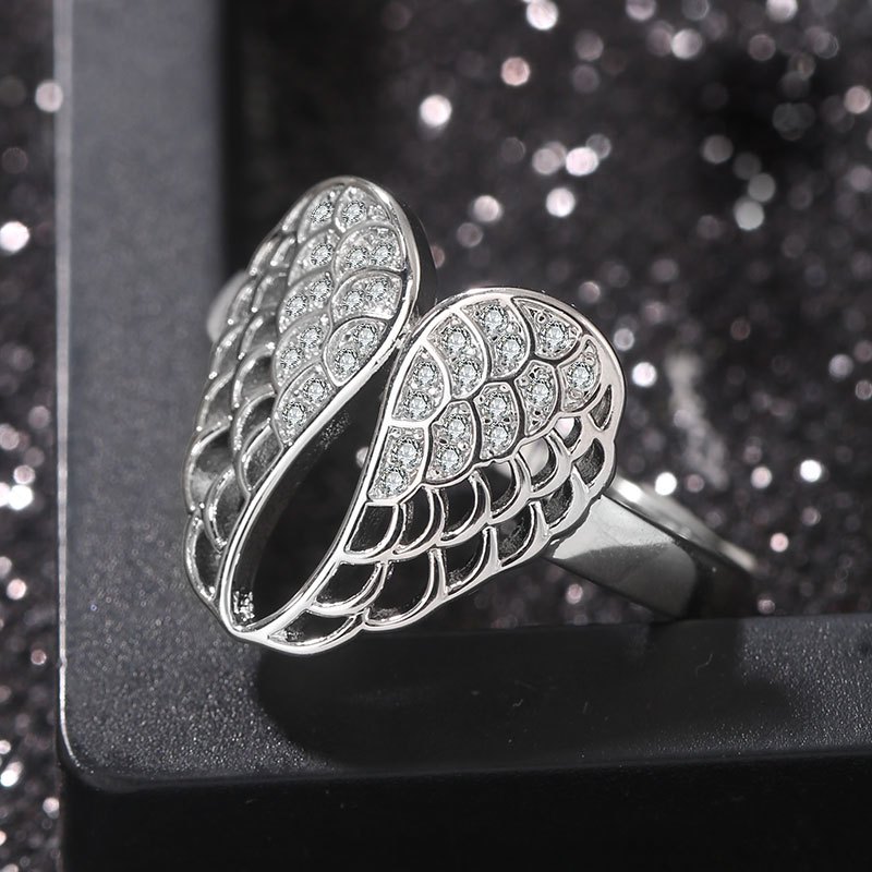 Women's Classic Fashion Statement Ring, Elegant and Stylish