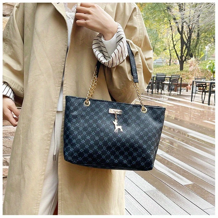 large capacity womens bag commuter retro stylish handbag shoulder bag niche tote bag details 2