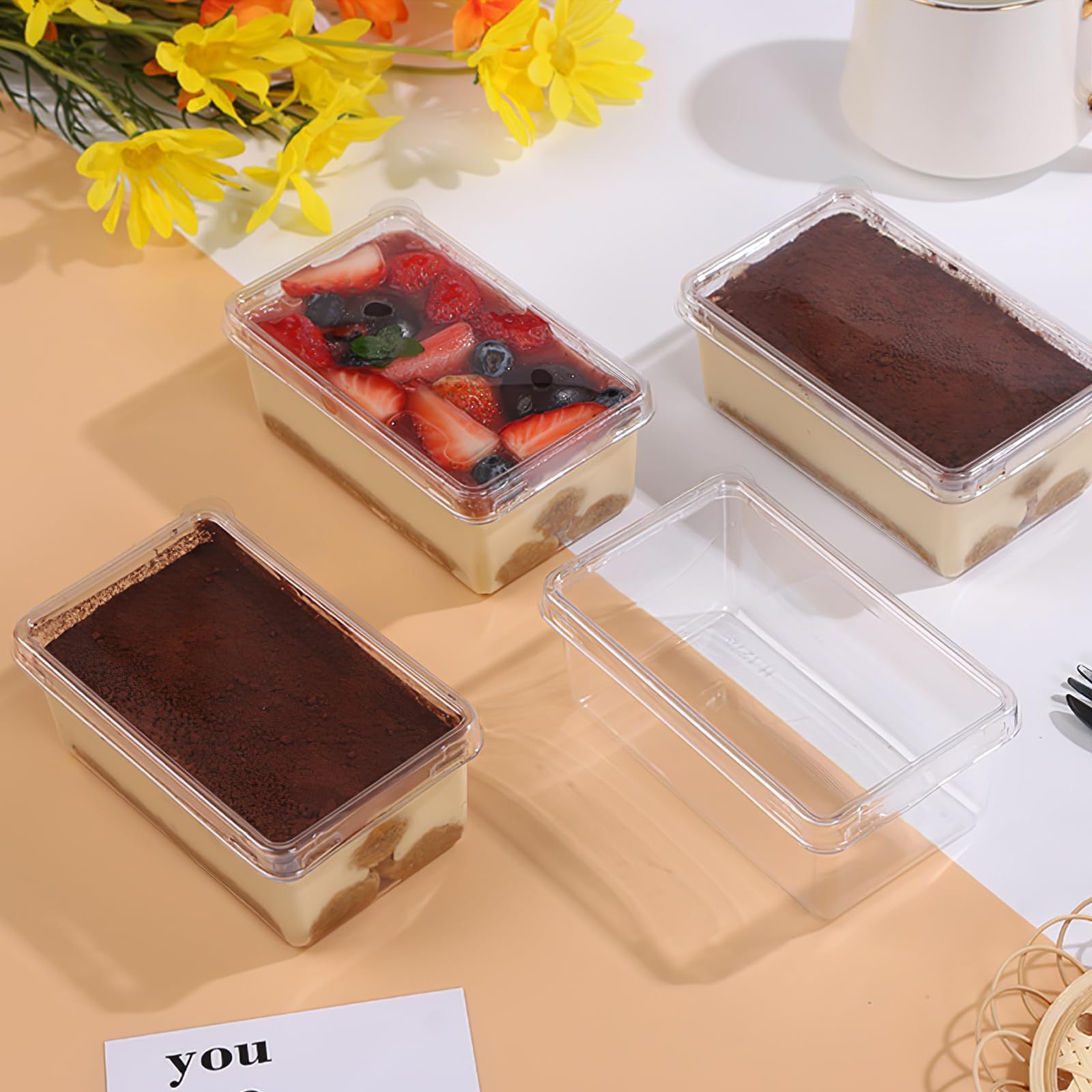 50 stück quadratische transparente kuchenboxen mit deckel – klare backbehälter für tiramisu, geschenkverpackung, party- & geburtstagssüßigkeiten – langlebige stapelbare aufbewahrung für desserts, kuchen und kekse