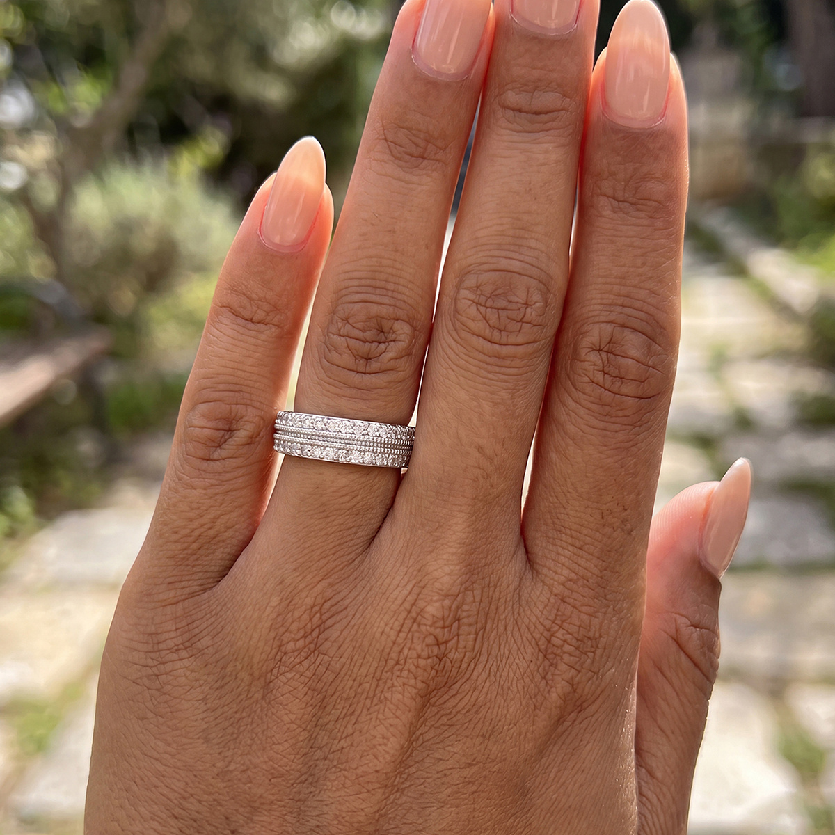 Women's Luxury Sparkling Round Shape Ring, Exquisite Design