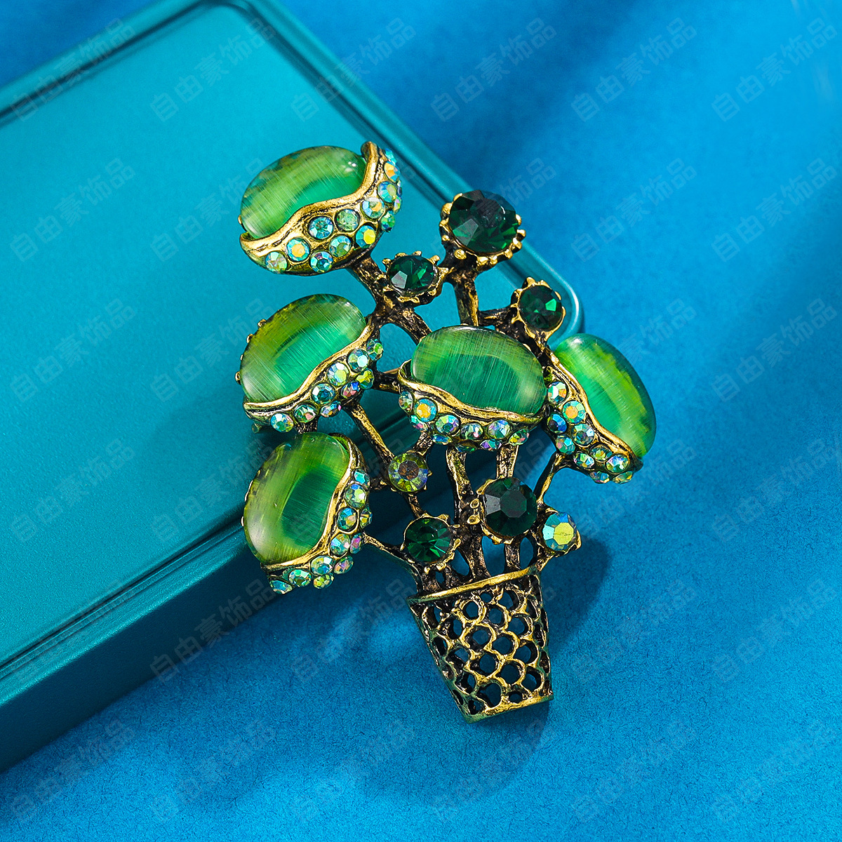 Vintage Green Brooch, Rhinestone-encrusted Bouquet Pin With Retro - Elegant Statement Jewelry For Women, Unique Gift For Fashion Enthusiasts